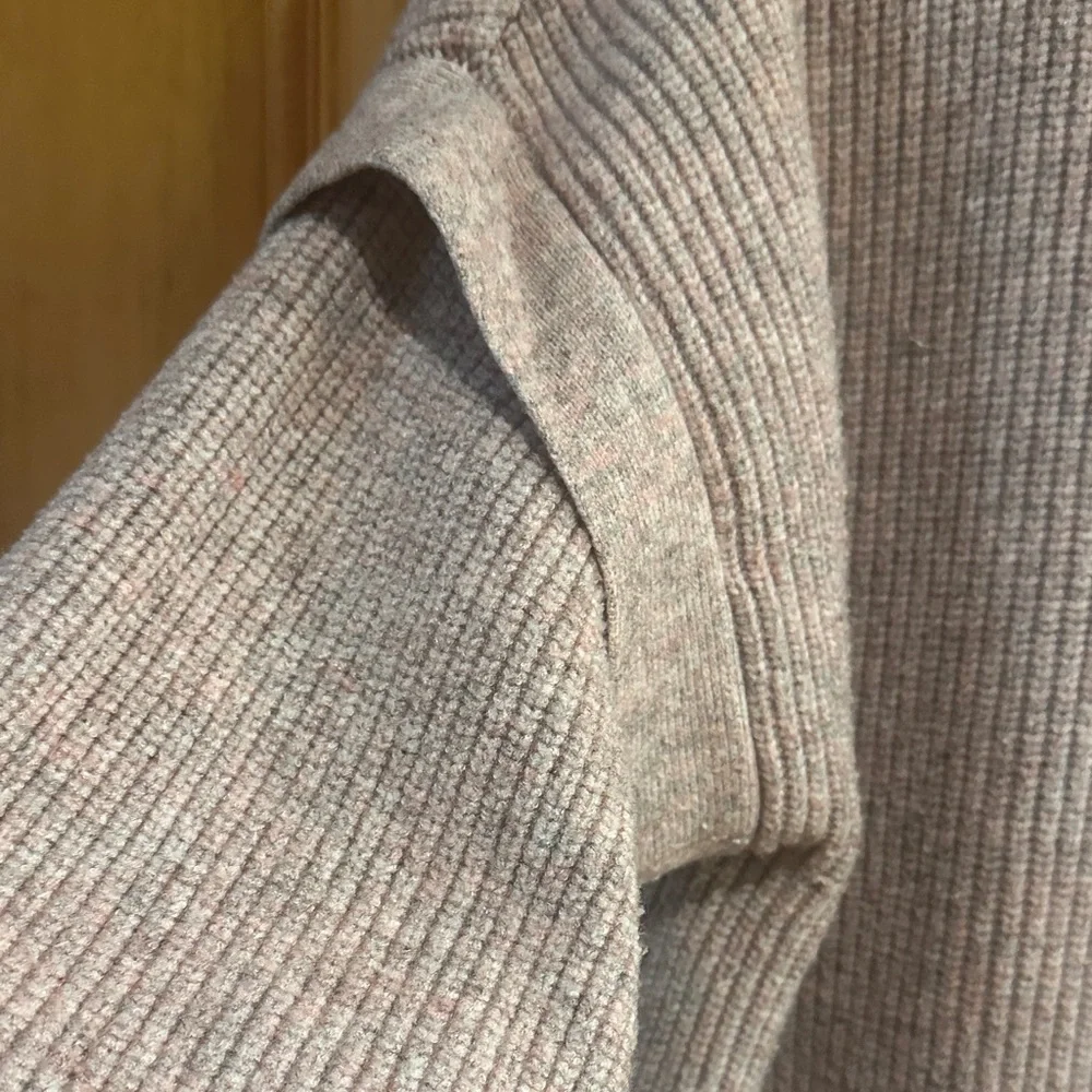 Cozy Ribbed Mock Neck Sweater in Light Grey/Pink